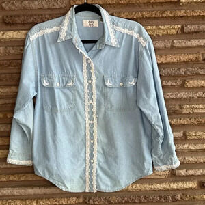 Witts End Vintage Light Denim Chambray Lace Trim Button Front Shirt Size Small